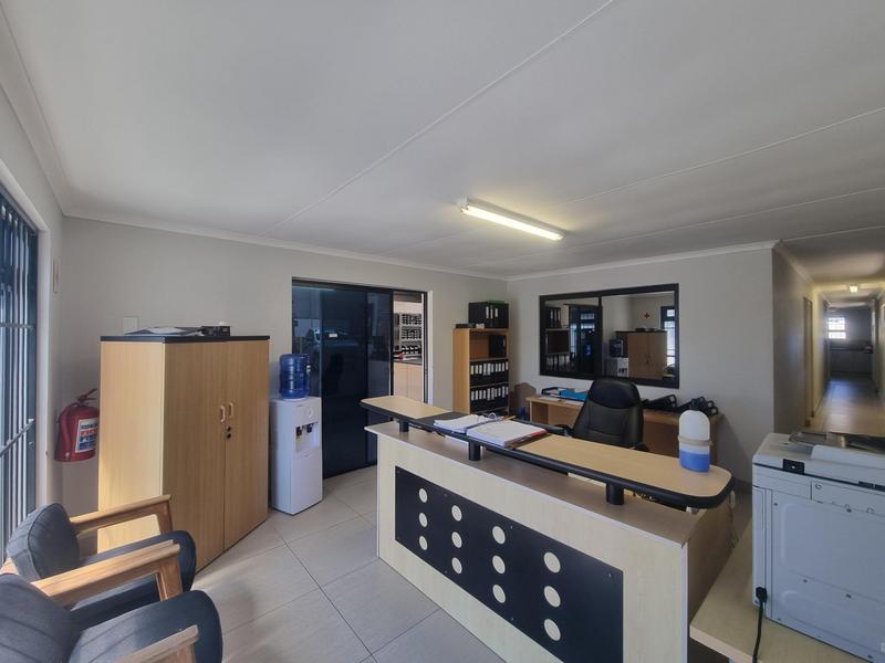 To Let commercial Property for Rent in Newton Park Eastern Cape